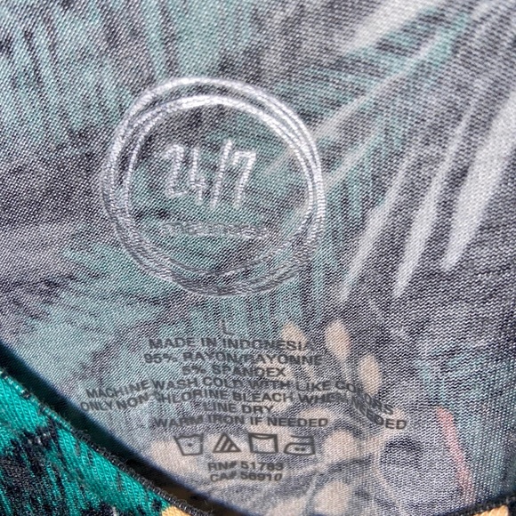 Maurices 24/7 Tropical Floral Dress Large - SOLD - Picture 2 of 6